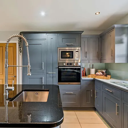 4 Bed In Hayton Sz119 Holiday home